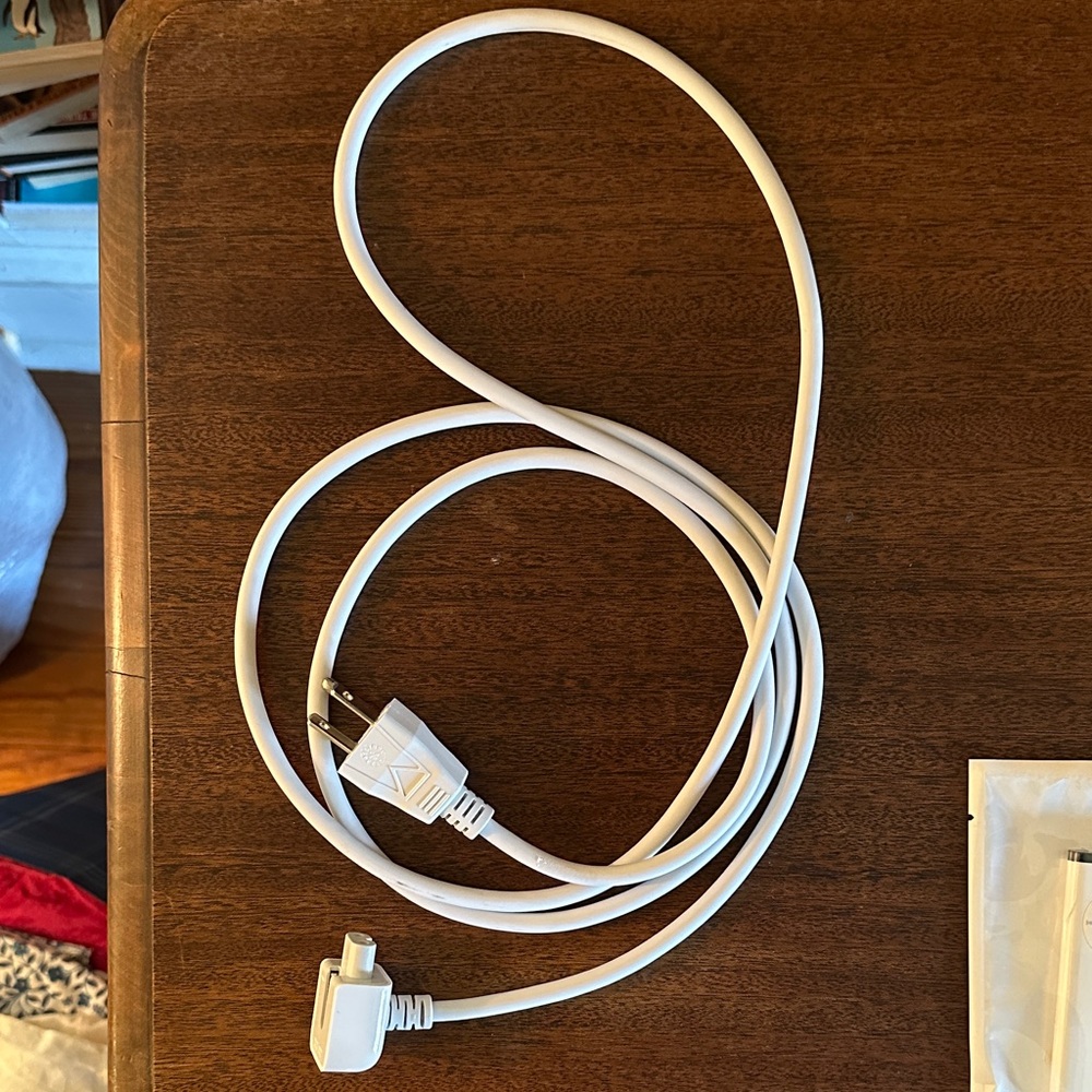 Apple Mac White Power Cable for Electronics